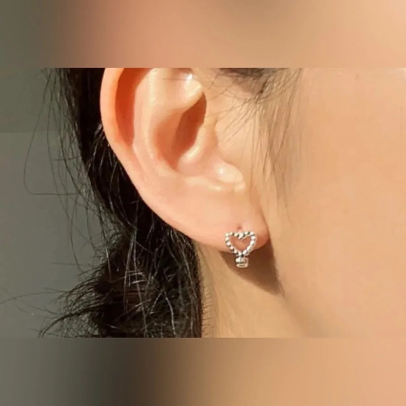 925 Sterling Silver Solid Heart Earrings - Picture 3 of 9